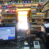 کارگر سوپر مارکت در پیروزی
