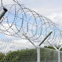 تولید کننده انواع سیم خاردار ،فنس،پایه بتونی
