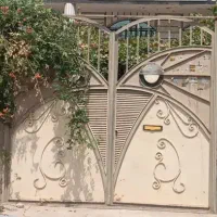 درب حیاط ویلایی و پنجره آهنی
