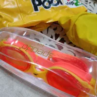 عینک شنا و بازوبند و کلاه