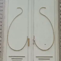 دو عدد در و شش عدد پنجره آهنی