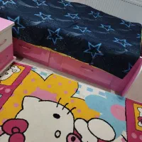 تخت نوجوان و فرش