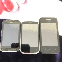 تعداد۳عدد گوشی قدیمی روشن میشه نیاز به تعمیر دارد