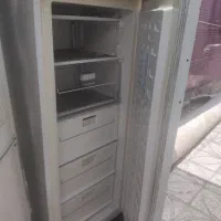 فریزر کار کرده یه درب افتاده داره