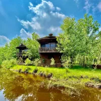 ویلاهای-چوبی-و-سوئیسی-در-دل-منطقه-توریستی