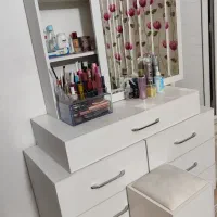 میز ارایش در حد نو|میز و صندلی غذاخوری|قرچک, زیبا شهر|دیوار