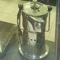 اب زنجبیل گیر،یخساز،آسیاب،میز و نیمکت