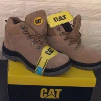 پوتین کاترپیلر سایز 43  ایتالیایی