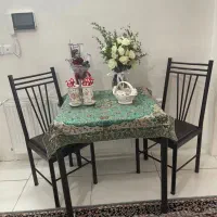 میز صندلی ده عد صندلی و دوتا میز