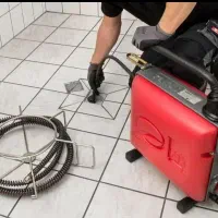 چاه بازکنی وکن بازکردن فاضلاب فنرزدن فنرزن زن زنی