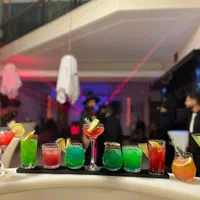 بارتندر باریستا بارمن فینگرفود تولد نمایشگاه