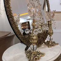 اینه و شمعدان و میز