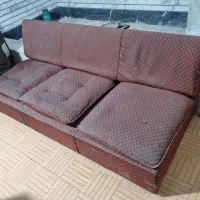 مبل ۳نفره کهنه  ( از طرح معاوضه تماس نگیرید لطفا )