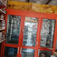 یک عدد یخچال ایستاده با یک یخچال بستنی