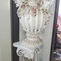 گلدان و پایه گلدان گچی