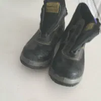 صنعتی سایز۴۴و۴۵  کاملا نو وپوتین سربازی