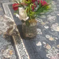 گلدان به همراه گلهای رز