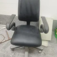 صندلی چرخ دار چرم