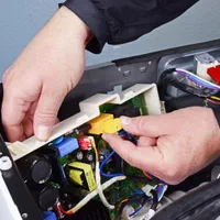 تعمیر انواع لباسشویی و ظرفشویی ایرانی و خارجی|ماشین لباسشویی و خشک‌کن لباس|صدرا-فارس, فاز ۲|دیوار