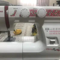 یک عدد چرخ خیاطی سینگر ژانومه