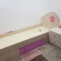 تخت خواب و پاتختی