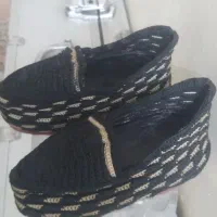یه جفت کفش بچه گانه دست بافت
