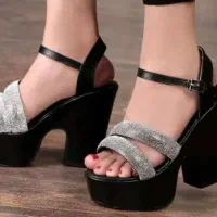 نیرو خانم کار در کارگاه تولیدی