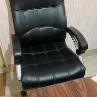 میز مدیریتی + صندلی مدیریتی + مبلمان