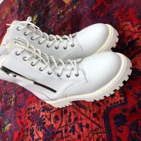 نیم بوت|کیف، کفش، کمربند|پرند, فاز ۴|دیوار