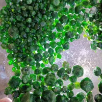 سنگ گارنت سبز رگه عاشورا