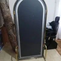 صندلی و آینه
