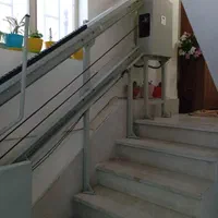 دستگاه ویلچر بر برقی برای عبور از پله ها