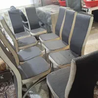 صندلی و یخچال