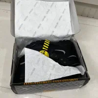 دو جفت کفش کار مهندسی و کوهنوردی