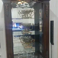 ویترین کاملا چوب و منبت کاری شده