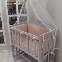 تخت کنار مادر