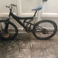 دوچرخه تمیز و سالم تایر ها نو تو انبار بود