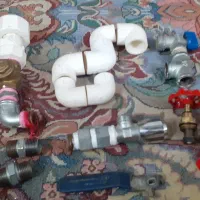 تعدادی شیر آلات برنجی