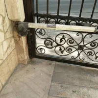 تعمیر انواع درب اتوماتیک در محل