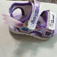 لنگ چپ این صندل گم شده است.
