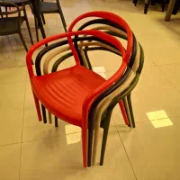 صندلی پلیمری دسته دار کد ۴۶۵ ناصر پلاستیک