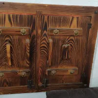 پنجره سنتی سالم و بدون شکستگی