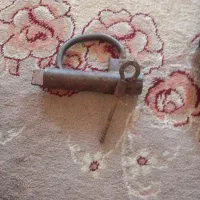 قفل قدیمی حداقل  بالای صد سال
