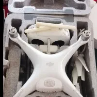 فانتوم ۴ DJI همراه با پلاک