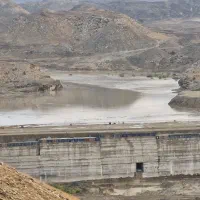 به دونفرراننده میکسرپایه یک  بابیمه ومحل اسکان