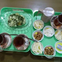 همکار خانم در صبحانه خوری فقط صبحها