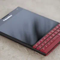 بلک بری پاسپورت قرمز