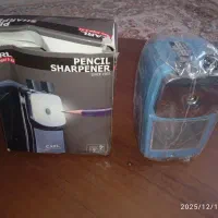 تراش رومیزی و مداد شمعی و کاغذ