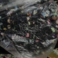 آکواریوم همراه تمامی لوازم همراه سنگ سیاه