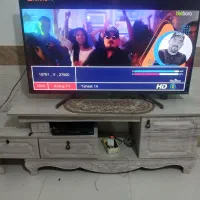 تلویزیون ومیز